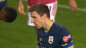 Jan Bednarek koszmarnie zawalił. Potem zapisał na swoje konto szczęśliwego gola. Jego zespół nadal na dnie (VIDEO)